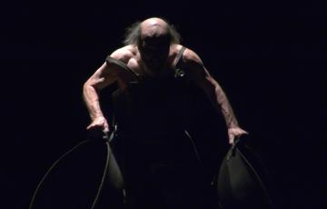 La función está dirigida por Paco de La Zaranda y basada en un texto de Eusebio Calonge.