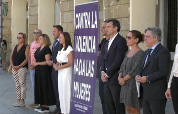 El minuto de silencio ha tenido lugar este martes a las 12:00h.