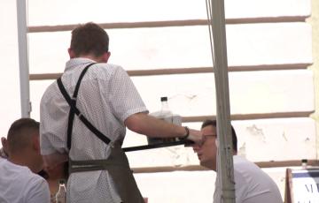  El incremento sustancial se produce en el sector servicio en 352 personas más paradas.