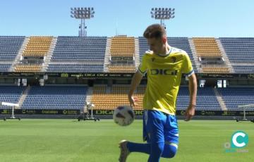 El jugador ha dado muestras de su talento posando para los compañeros gráficos