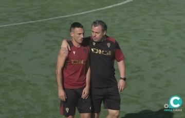 Sergio González dialoga con San Emeterio antes de retirarse