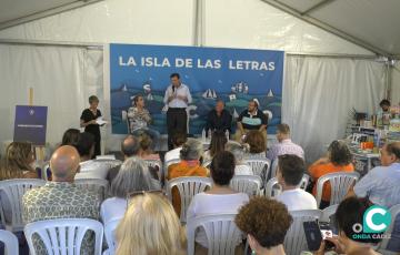 Carpa de la 'Isla de las Letras' en la Regata