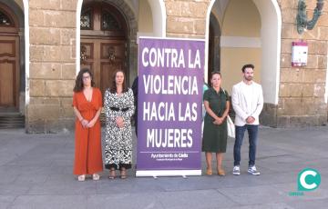 Minuto de silencio en el Ayuntamiento de Cádiz