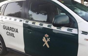 Uno de los agentes tiene heridas graves en la cabeza 