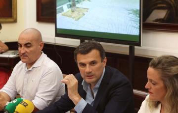 El alcalde y los concejales de Mantenimiento urbano y de Hacienda 