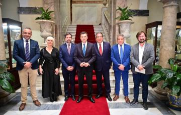 La Asociación de Reyes Magos ha impuesto la insignia a la nuevos Reyes 