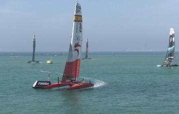 El equipo español de Sail GP en tercera posición de la clasificación tras ganar la primera carrera de esta jornada.