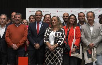 Foto de familia en el encuentro con empresas colaboradoras con el plan de empleo.