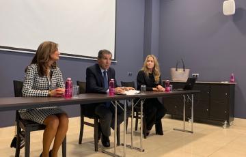 Presidente del Tribunal Superior de Justicia de Andalucía, Lorenzo del Río, acompañado de las magistradas Nuria Orellana y Ana Marín