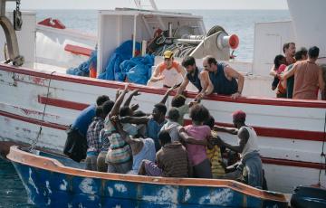 Imagen promocional de la serie "La Ley del Mar