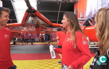 María Cantero, suplente del equipo español, junto a otros miembros de "Los Gallos"