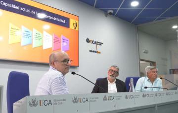 Miembros del Aula de Cultura del Carnaval, junto al rector en funciones, durante la presentación de la Plataforma documental digitalizada de la Fiesta