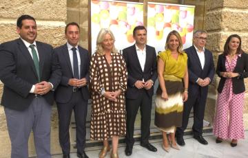 Representantes de las administraciones en la presentación de la programación