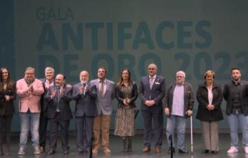 Foto de familia en la ceremonia de imposición del 2023