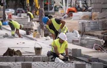 Trabajadores realizando obras.
