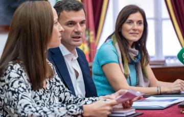 El alcalde, Bruno García, junto a las concejalas Ana Sanjuan y Virginia Martín. 