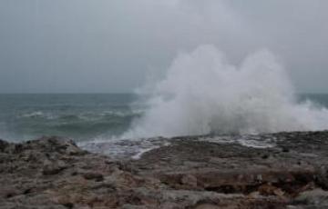 Por segundo día consecutivo, la AEMET mantiene el aviso amarillo por oleaje en el litoral gaditano 