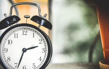 A las 3 de la madrugada hora peninsular hay que retrasar los relojes una hora para volver a marcar las 2.