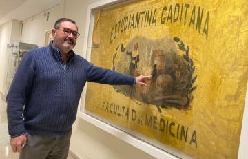 La bandera tiene un óleo en el centro que ha sido recuperado por el IAPH