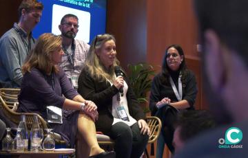 Imagen de la mesa de debate 