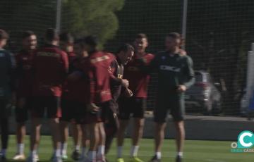 Sergio González ha sido felicitado por los integrantes de la plantilla 