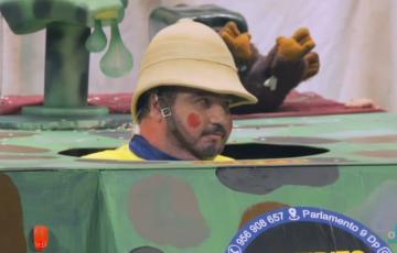 El chirigotero en una de las actuaciones desde el escenario del Gran Teatro Falla.