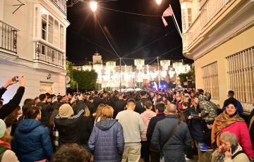 Imagen de público en la calle Ancha 