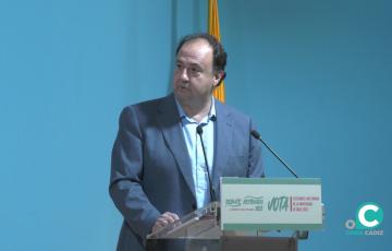 Casimiro Mantell, en el debate electoral celebrado en el aula Magna de la Facultad de Filosofía y Letras.