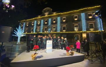 La Asociación Coral de San Fernando ha amenizado el acto del alumbrado extraordinario.
