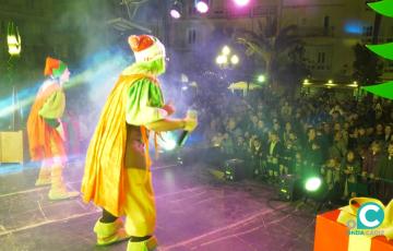Hubo actuaciones musicales desde un escenario dispuesto frente al Ayuntamiento. 