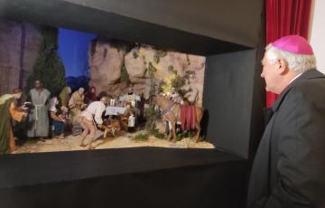 El belenista Gonzalo Carrillo ha sido el encargado este año de montar el nacimiento