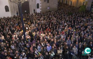 Éxito en la primera edición de las "Precampanadas", con Manuel Morera y Carlos Mení. 