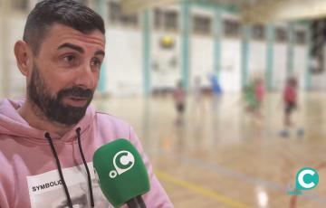 Saúl Olmo, jugador del Melistar Fútbol Sala, atendiendo a Onda Cádiz. 