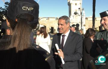 José Pacheco, acompañado de efectivos de las Fuerzas y Cuerpos de Seguridad del Estado. 