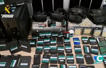 Material intervenido por la Guardia Civil en la operación "Poremer"