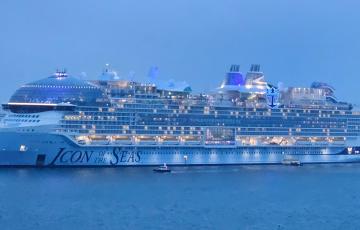 El "Icon of the Seas" realiza su entrada en Cádiz 