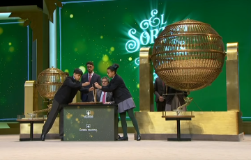 Momento de la retransmisión en directo de la Lotería de Navidad 2023. 