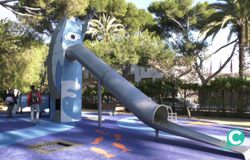 Aspecto de uno de los nuevos columpios que ahora lucen en el parque Genovés