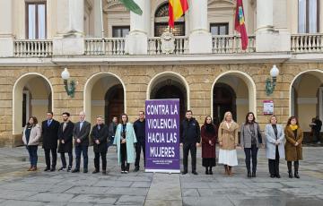 Minuto de silencio en San Juan de Dios para denunciar los casos de violencia de género. 