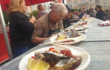 Se repartieron un total de 5.000 ostiones en San Antonio.