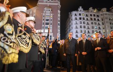 La Banda del Rosario toca en la plaza de Callao de Madrid.