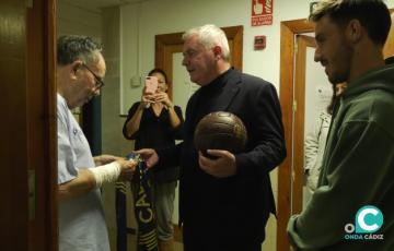El Presidente del Cádiz CF, Manuel Vízcaino, en la visita realizada a los centros hospitalarios