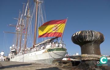 El buque `Elcano´ atracado en el puerto de Cádiz. 