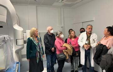 La visita junto a los equipos de radioterapia del Hospital Puerta del Mar.