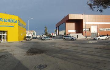 Cruce entre las calles Algodonales y Chiclana de la Frontera. 