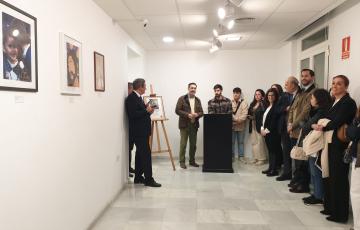 Momento de la inauguración de la exposición de Cartelería Joven Cofrade
