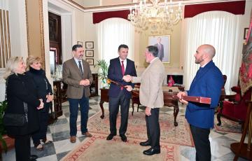 Jacinto Plaza, en el despacho de Alcaldía del Ayuntamiento de Cádiz. 