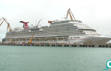 Reparación del Carnival Vista en los astilleros de Cádiz. 