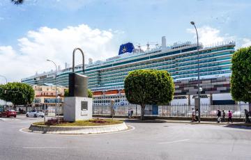 Crucero en el Puerto de Cádiz.