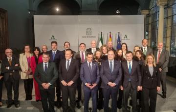 Invitados tras el acto celebrado en el Palacio de San Telmo de Sevilla